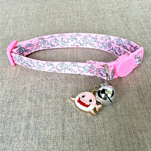 Cat Collar, Pink, Shark Design - Picture 1 of 2